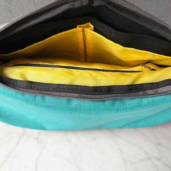 Ape Case Camera/Tablet Shoulder Bag Easy One-Handed Access AC580 Teal/Grey - Picture 6 of 9